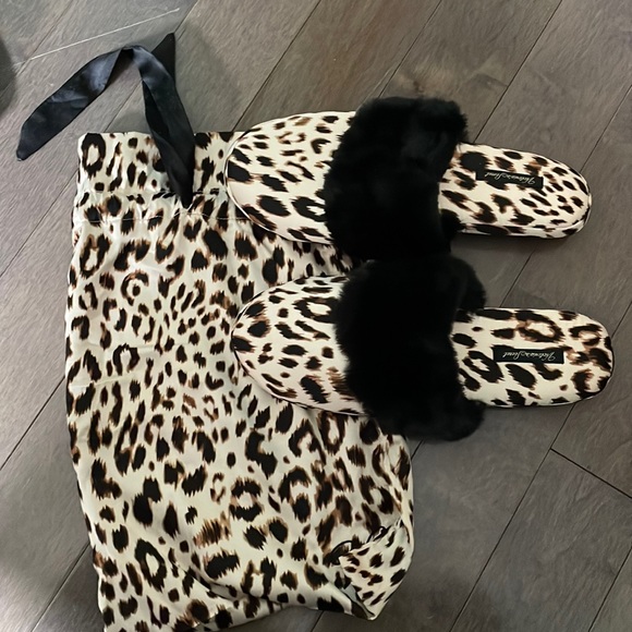 Slippers victoria secret size M - Picture 1 of 4